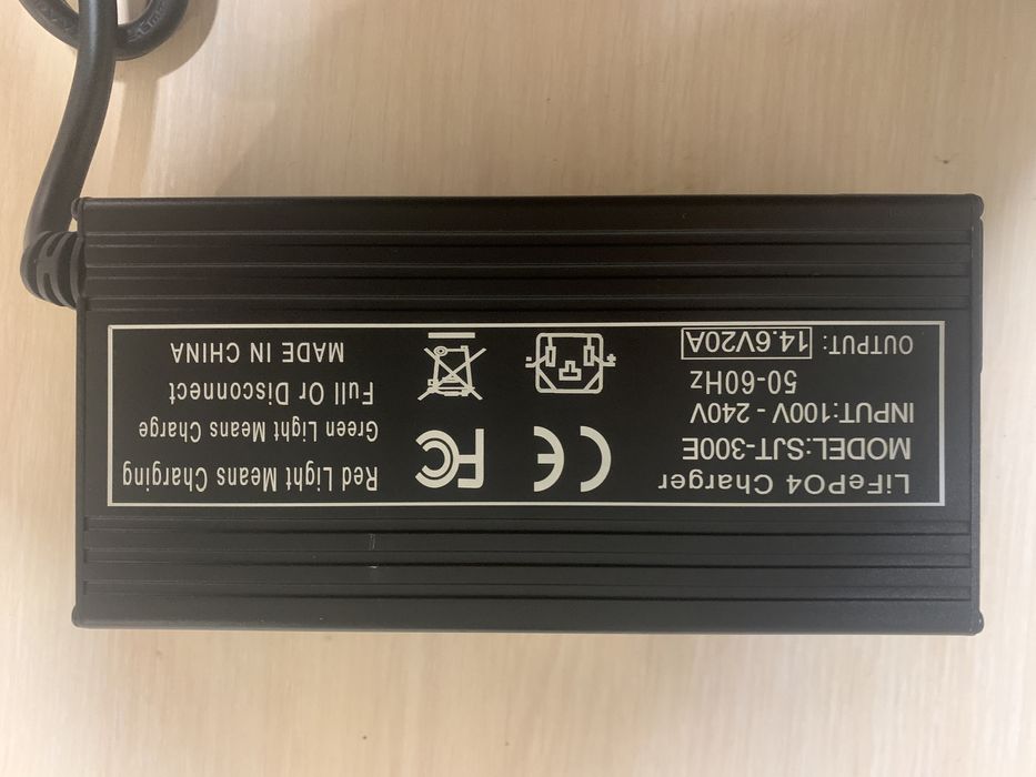 Зарядний пристрій для акумуляторів LiFePO4 12V (14.6V) 20A зарядка