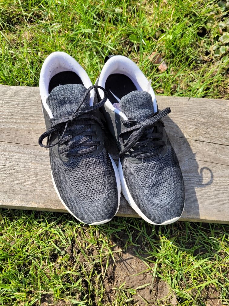 Nike running odyssey react roz 40,5 25,5cm