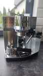 Ekspres kolbowy ciśnieniowy DeLonghi EC850 M