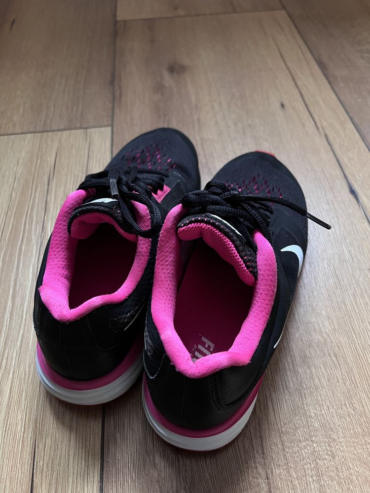 Buty sportowe Nike rozmiar 38