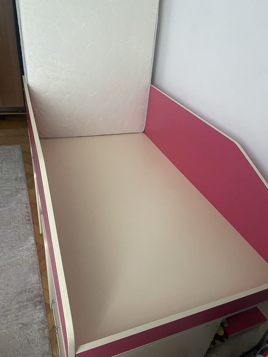 Ліжко для дівчинки