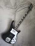 Gitara basowa typu Rickenbacker