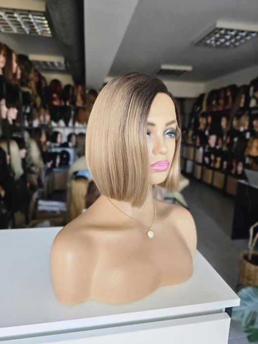 Peruka bob piaskowy blond Kim lace front naturalny efekt