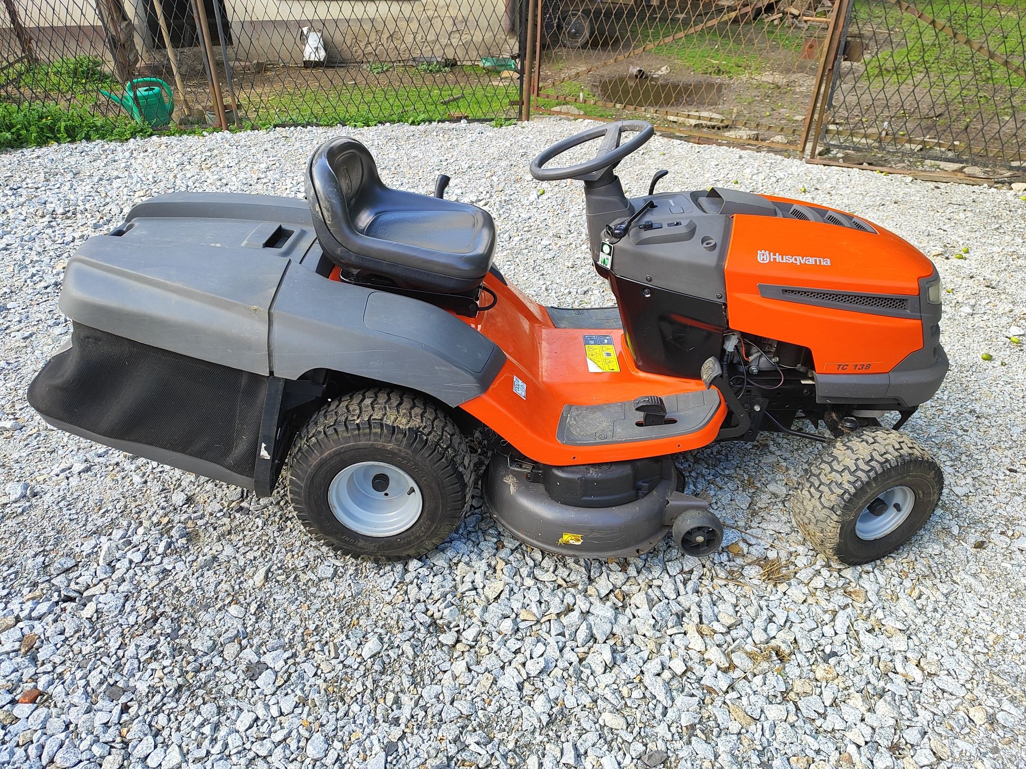 Traktorek do trawy Husqvarna TC138