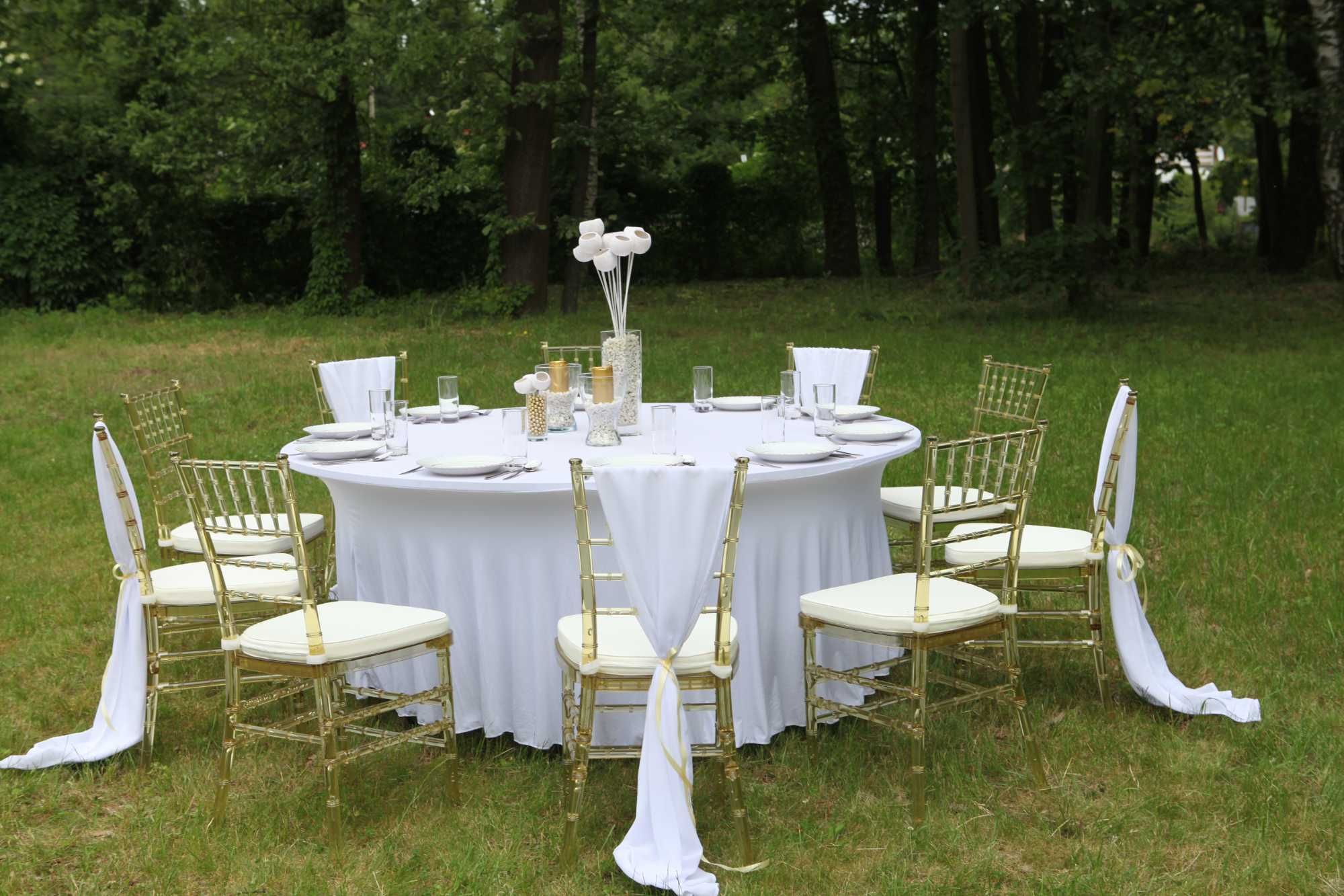Wynajem krzeseł Chiavari — subtelna elegancja na śluby, komunie!