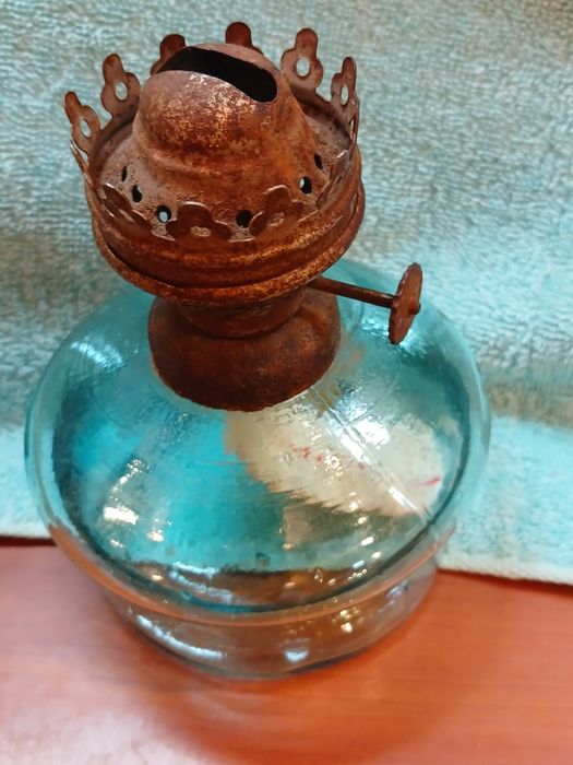 Лампы керосиновые, одна комплект со стеклом, 1 без стекла