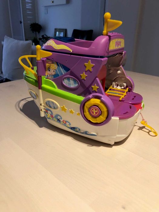 Iate Pynipon com figuras