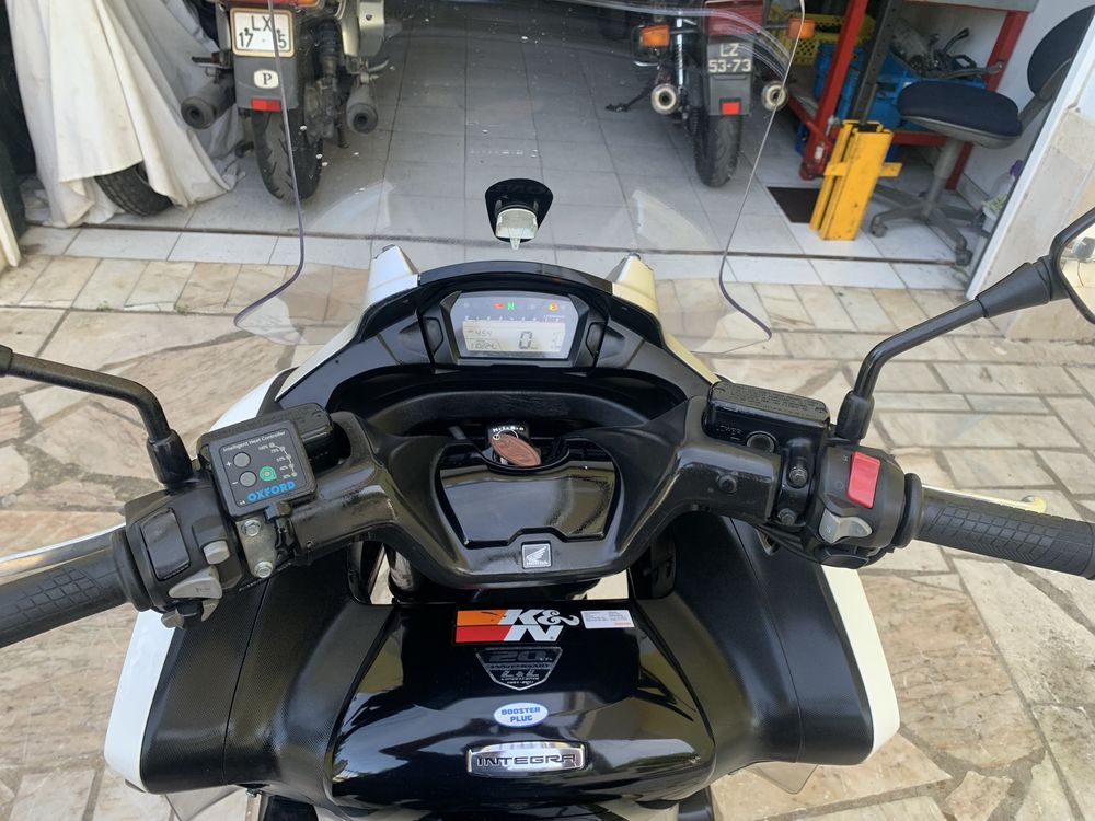 Honda integra 700