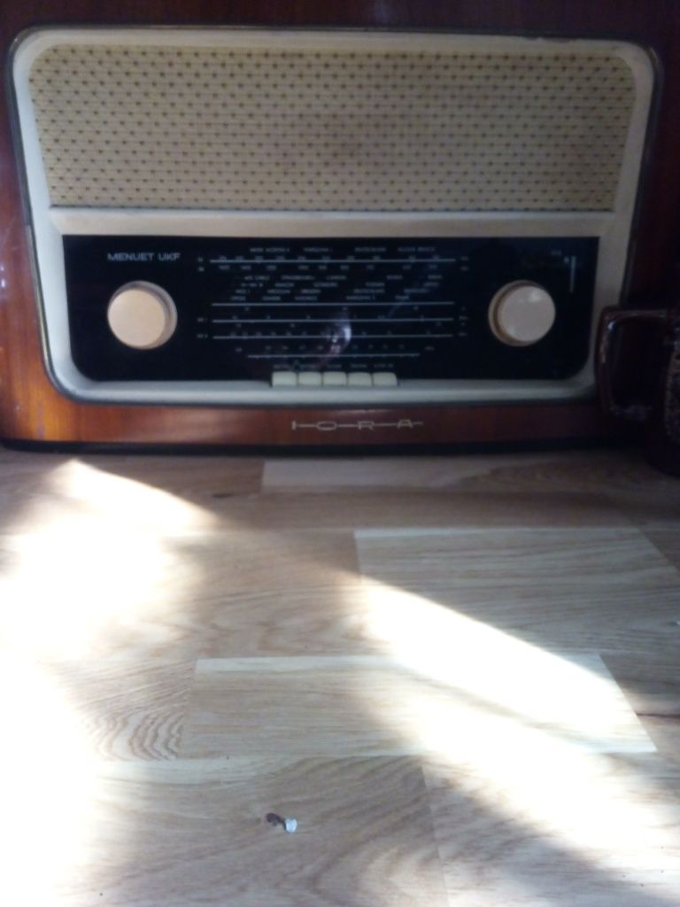 Stare radio Menuet Diora