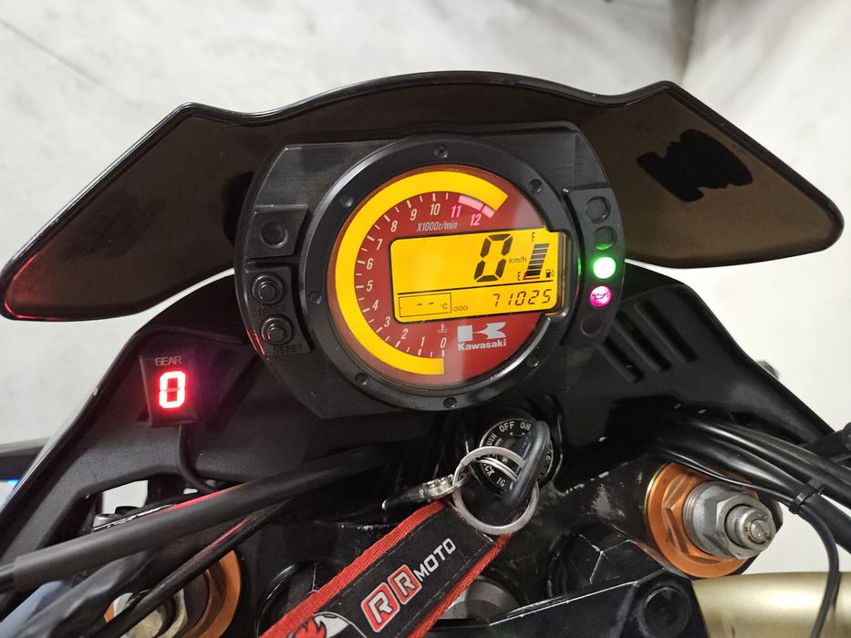 Kawasaki Z1000 *Świeże opony *Akcesoryjny wydech *Pływające kierunki