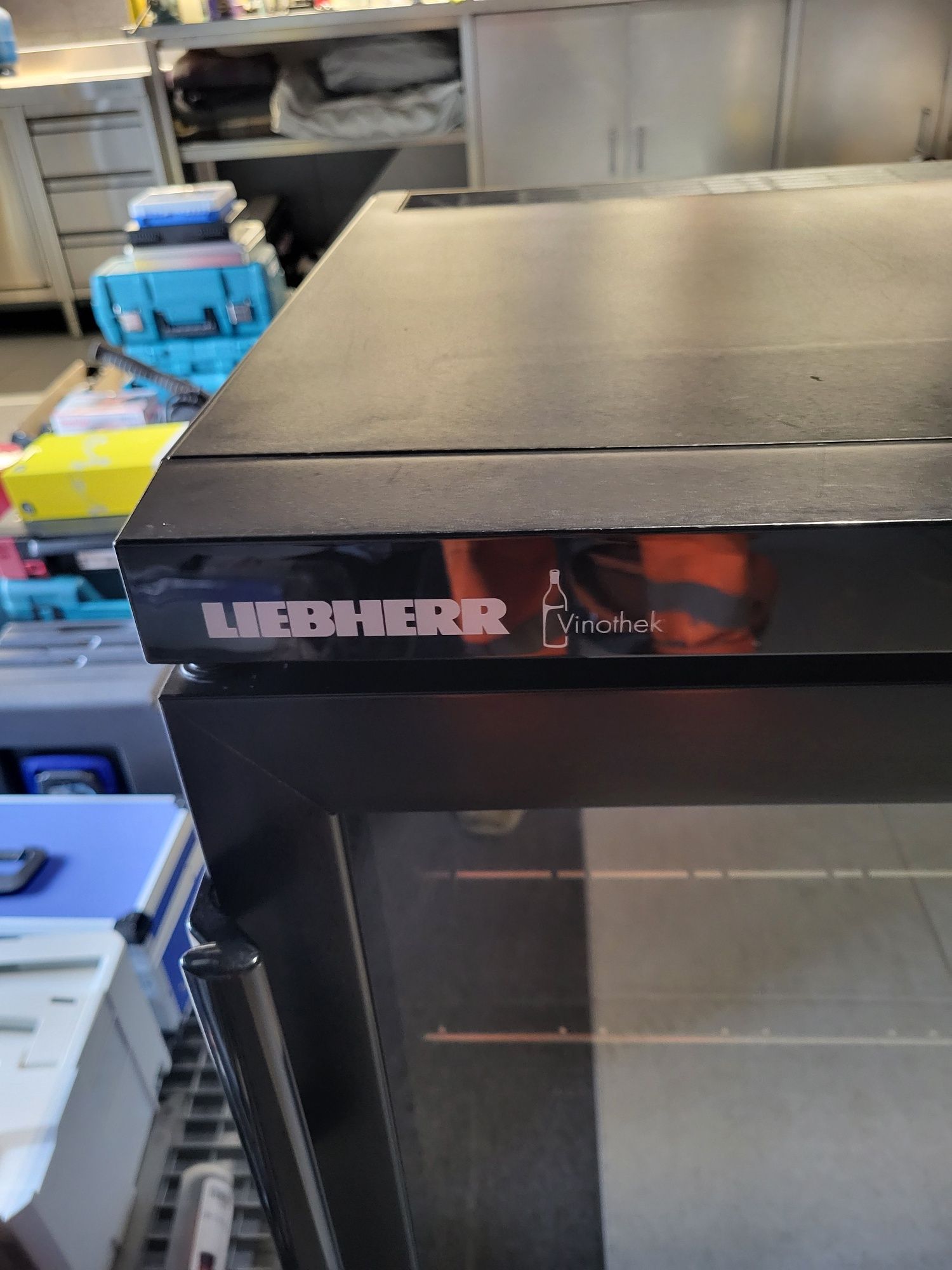 Chłodziarka do wina LIEBHERR Vinothek WKb 1812