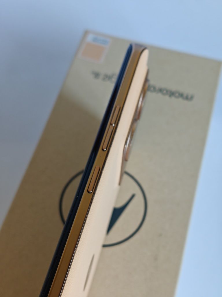 Motorola Edge 40 Neo 12/256 Pantone Peach Fuzz