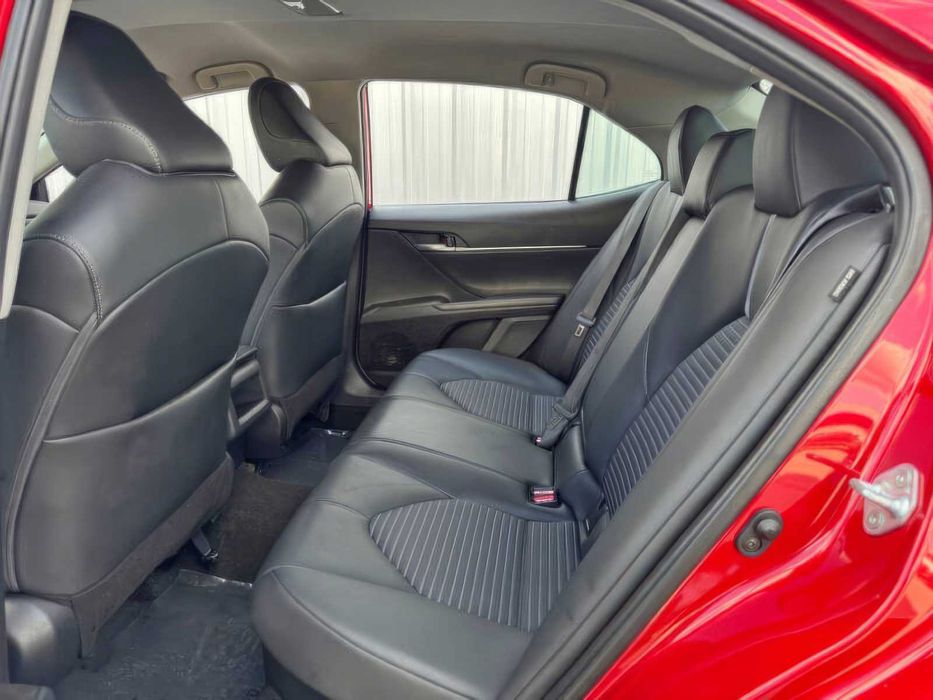Toyota Camry      2023
