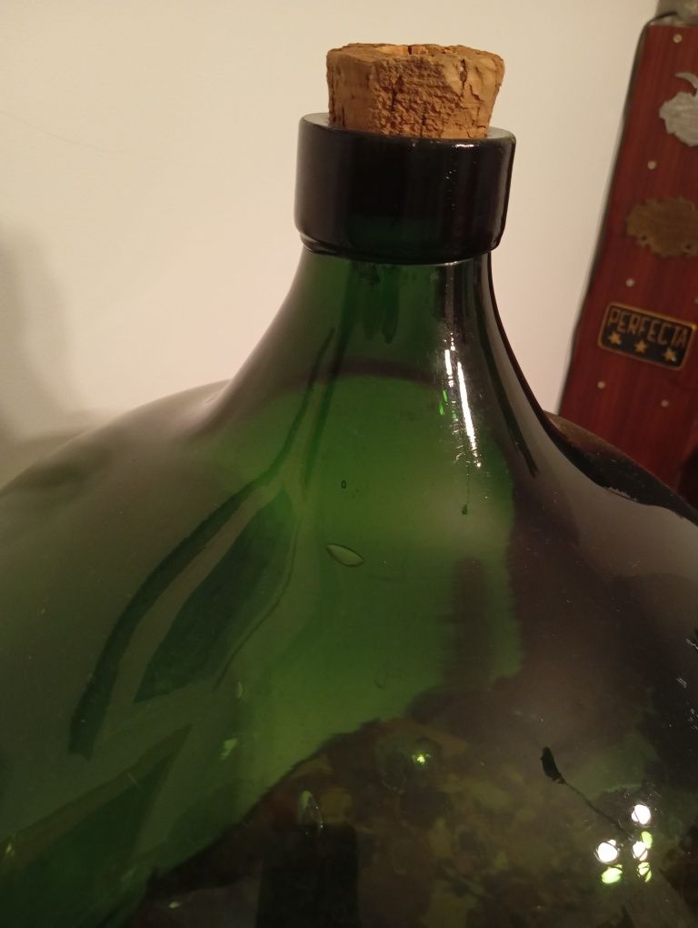 Garrafão de 60l com dezenas de anos