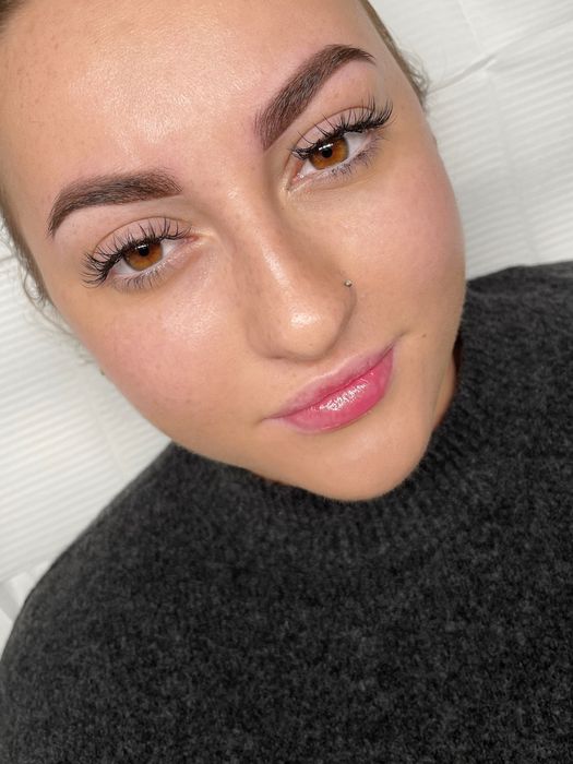 Modelki makijaz permanentny brwi