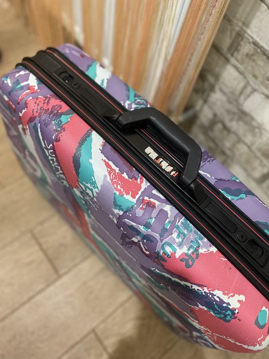 Пластикова валіза без коліс. Дорожній кейс