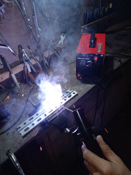 Maquina de soldar 130amperes