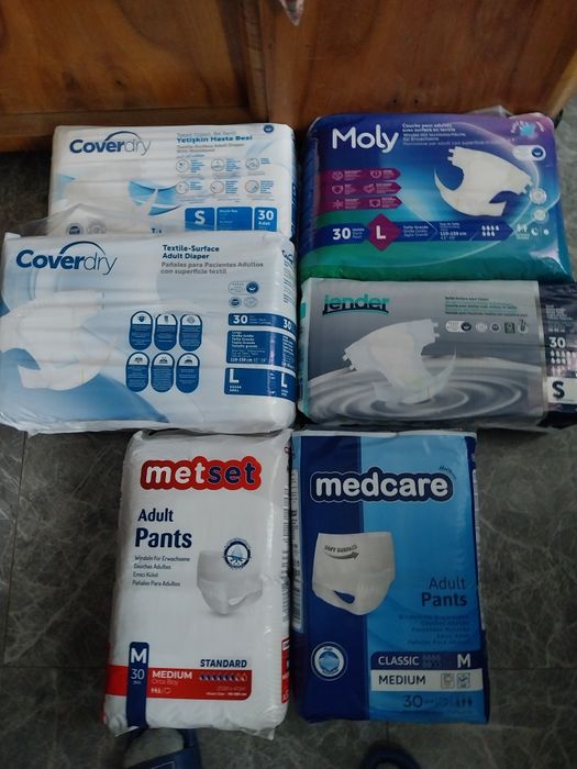 Pieluchomajtki pampersy rozne marki pakowane po30 szt