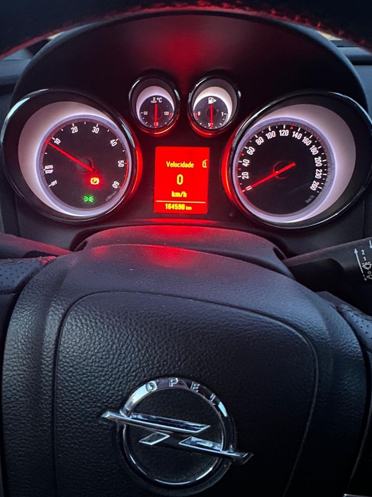 Opel Astra GTC 2012