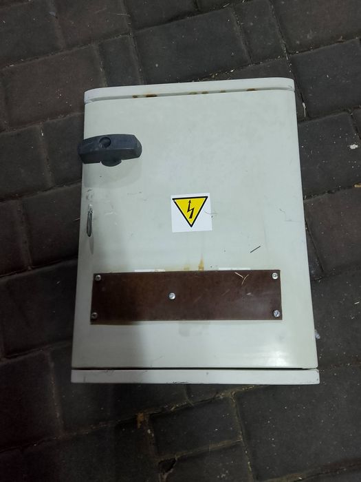 Skrzynka rozdzielnia elektryczna na budowe
