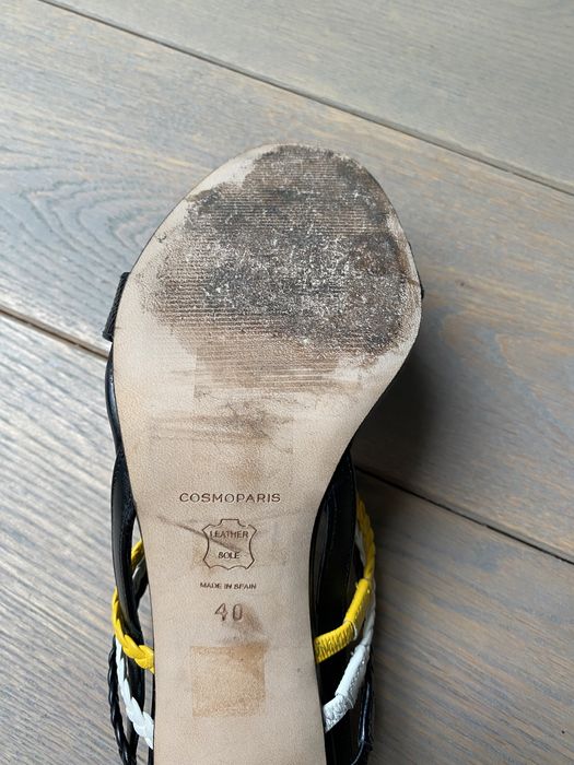 Czarne buty na obcasie Cosmoparis