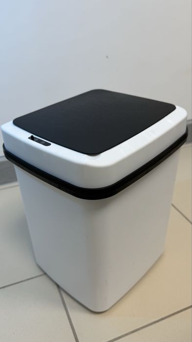 Ведро с сенсорным (автоматическим) открыванием крышки.