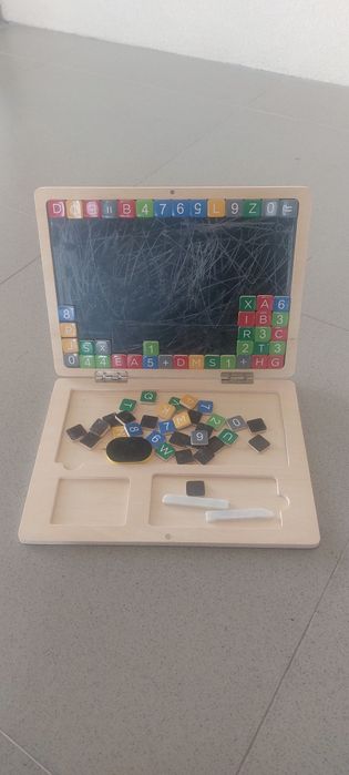 Computador para criança em madeira