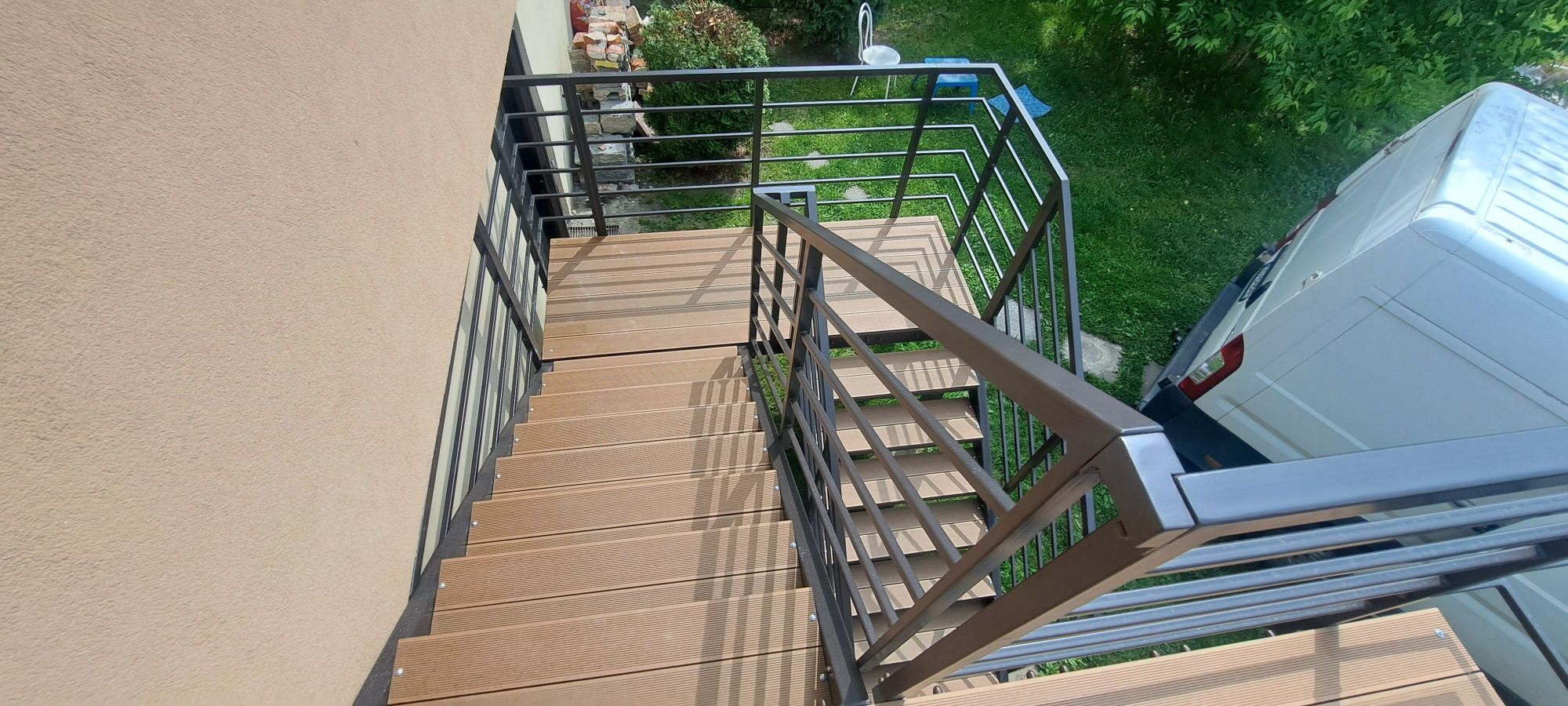 Balustrady balkonowe, Schody zewnętrzne