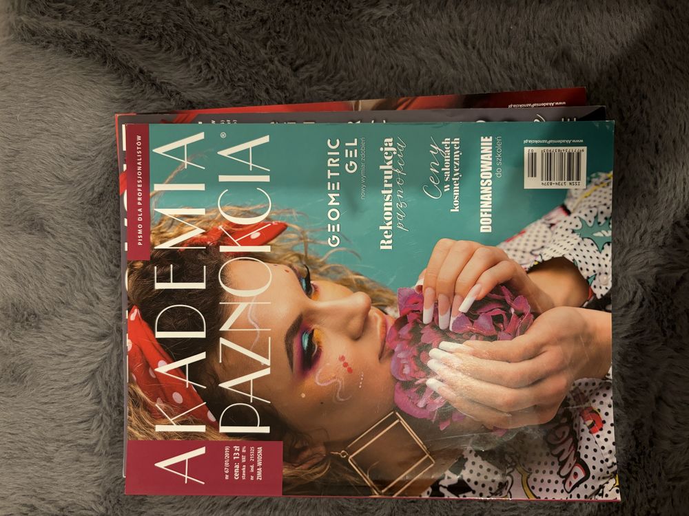 zestaw gazetek szkoleniowych do paznokci
