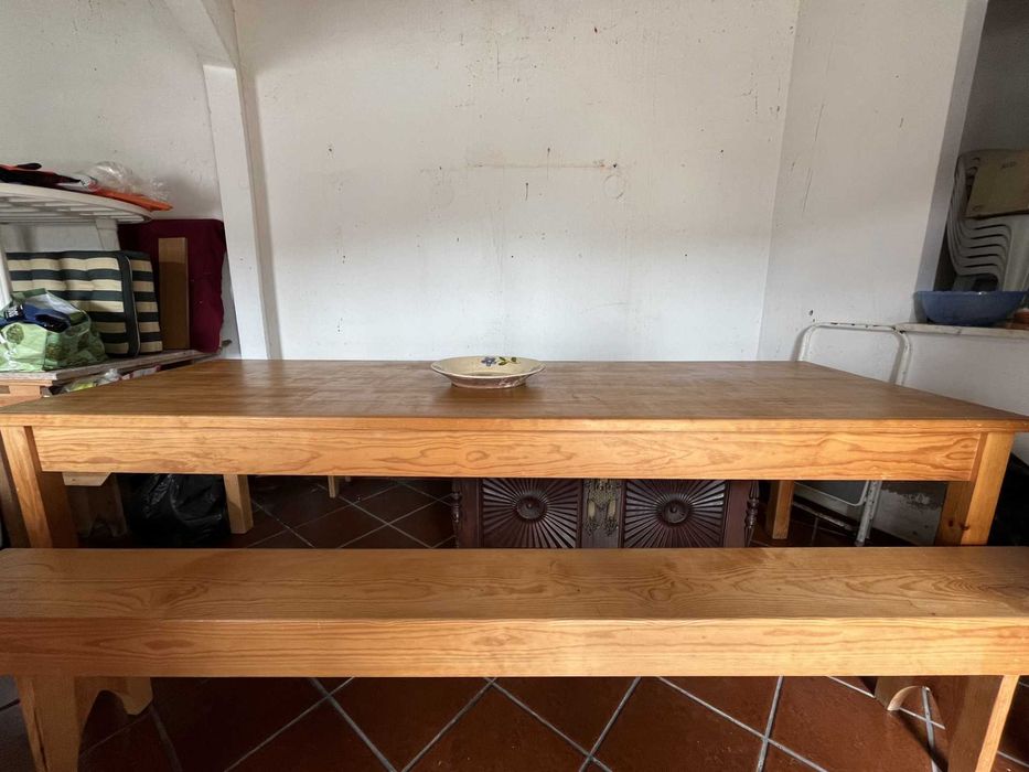 Mesa grande madeira maciça (280cm) + 2 bancos corridos