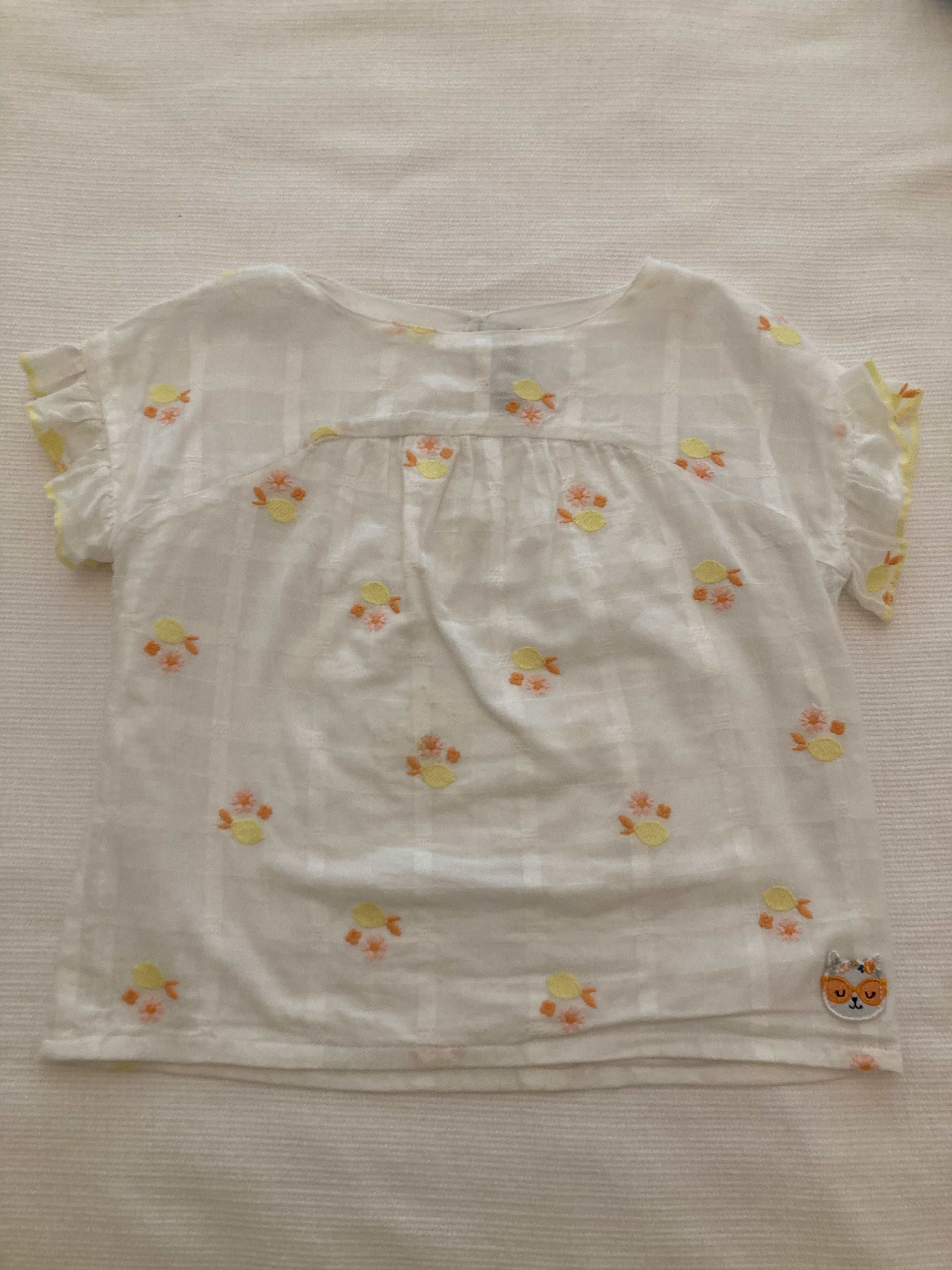 Blusa com bordados