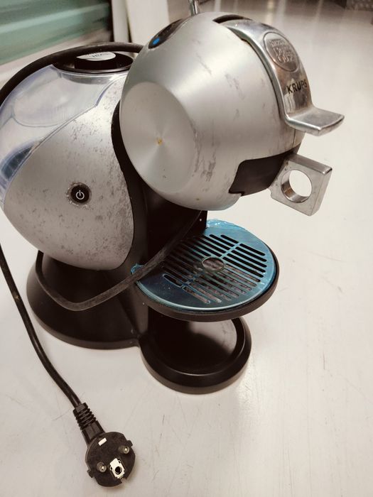 Maquina café Nescafé Dolce Gusto cinzenta metalicada