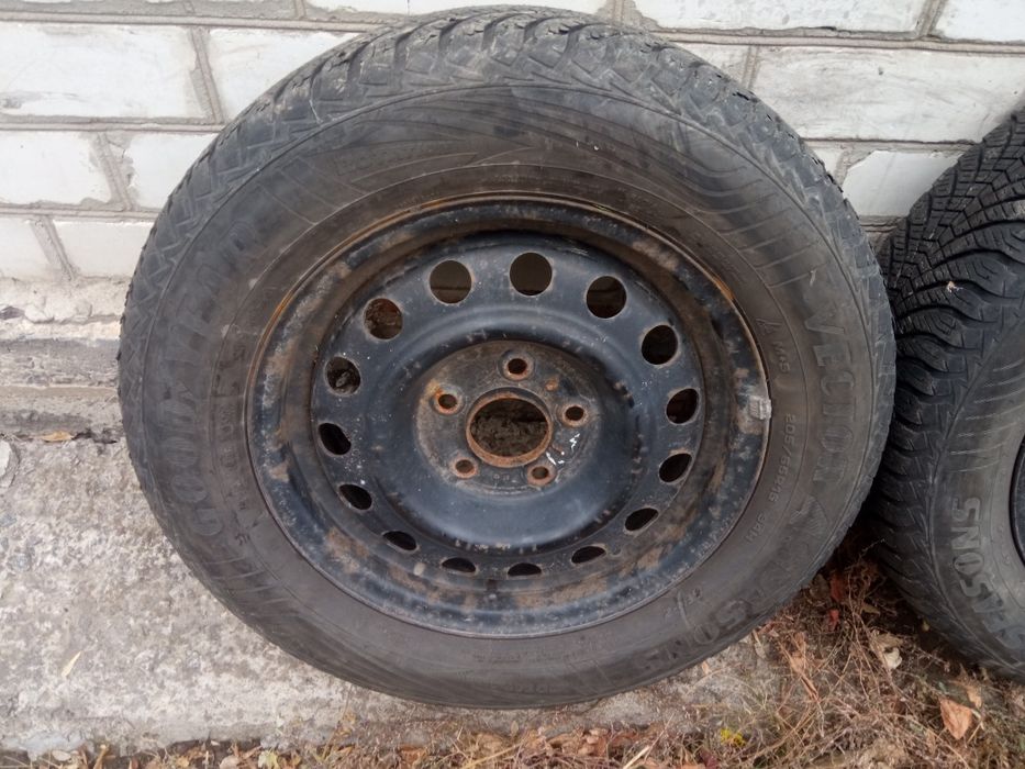 Комплект колес 205/65 r15 5x114,3 kia hyundai Goodyear 4 seasons