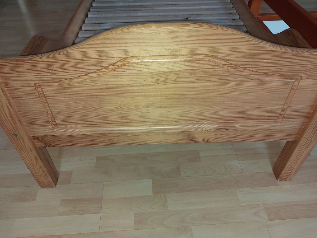 Sprzedam łóżko pojedyncze lite drewno 90x200