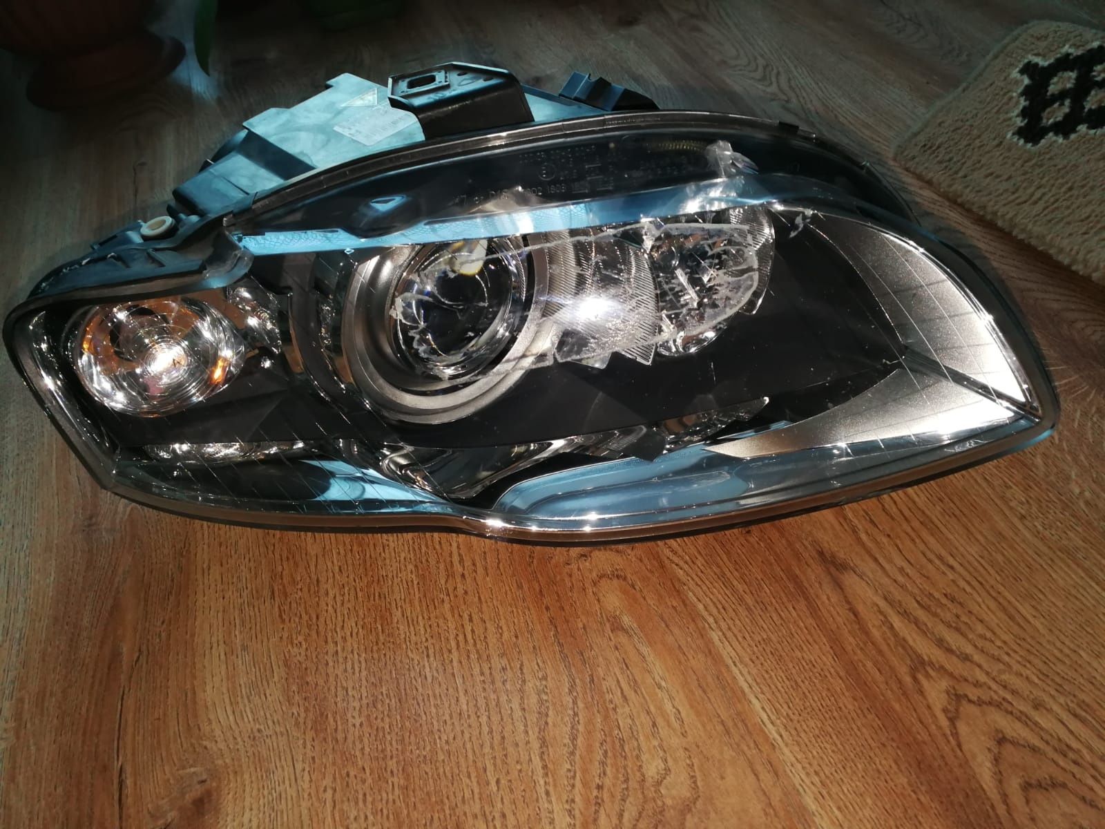 Lampa  prawa ORI Audi A4 B7 bi-xenon idealny stan