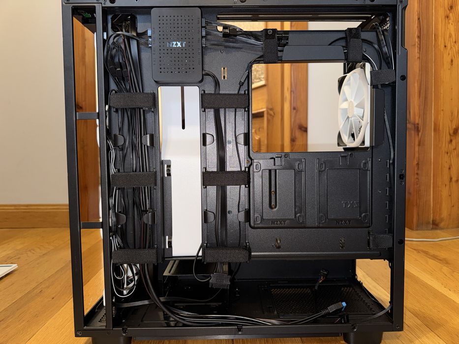 Nzxt h7 flow black and white