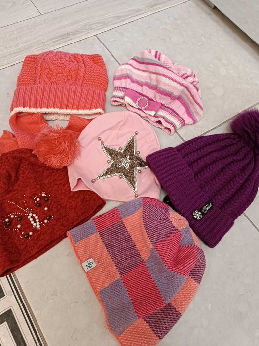 Шапки на дівчинку