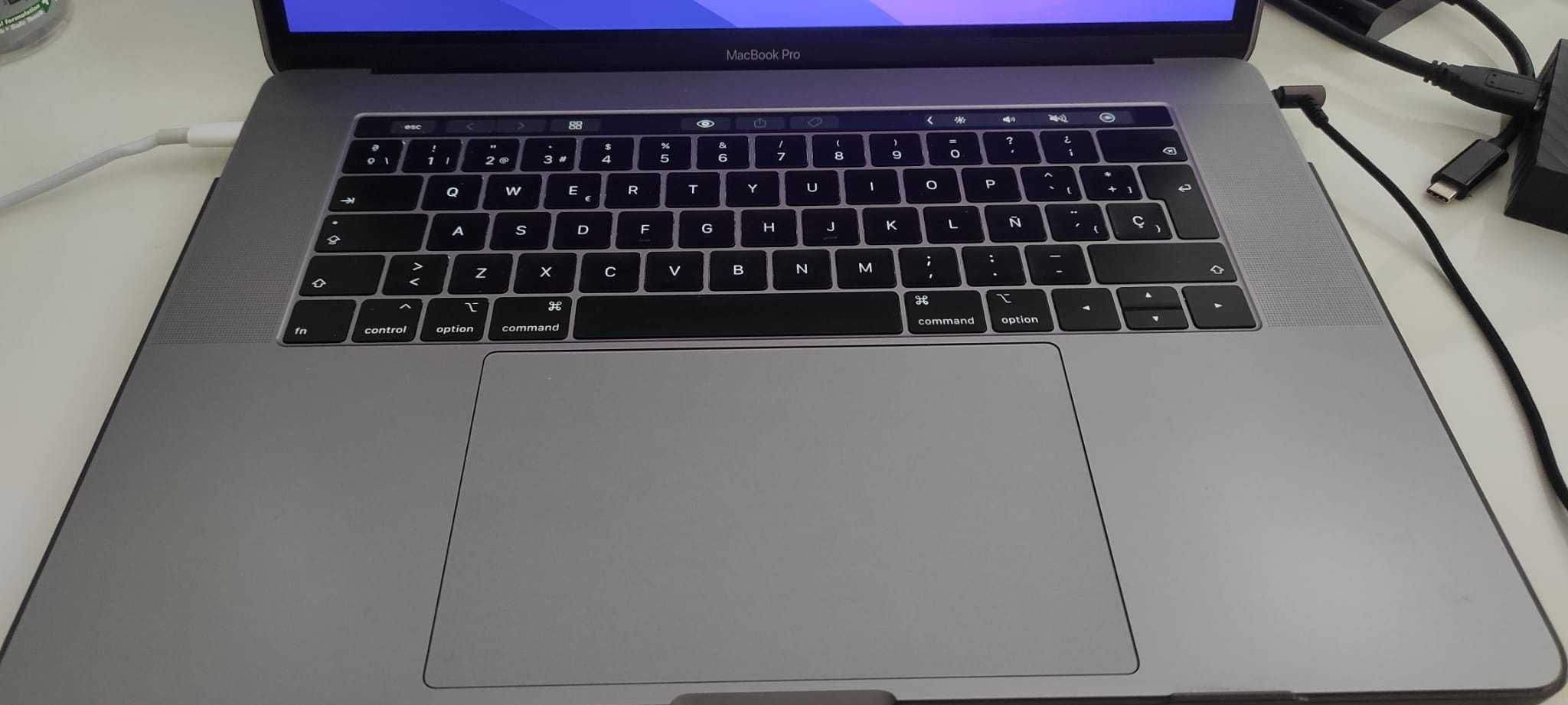 Macbook pro 15" (2019) 2.3 GHz Intel Core i9 500gb SSD + capa cinzenta