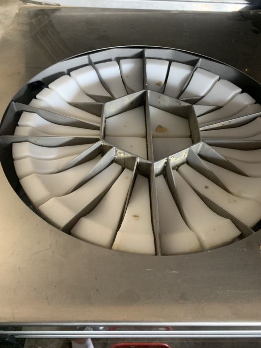 машина для розрізання твердого сиру.