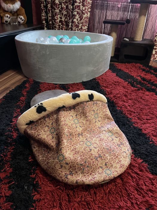 Лежанка для котів, маленьких собак