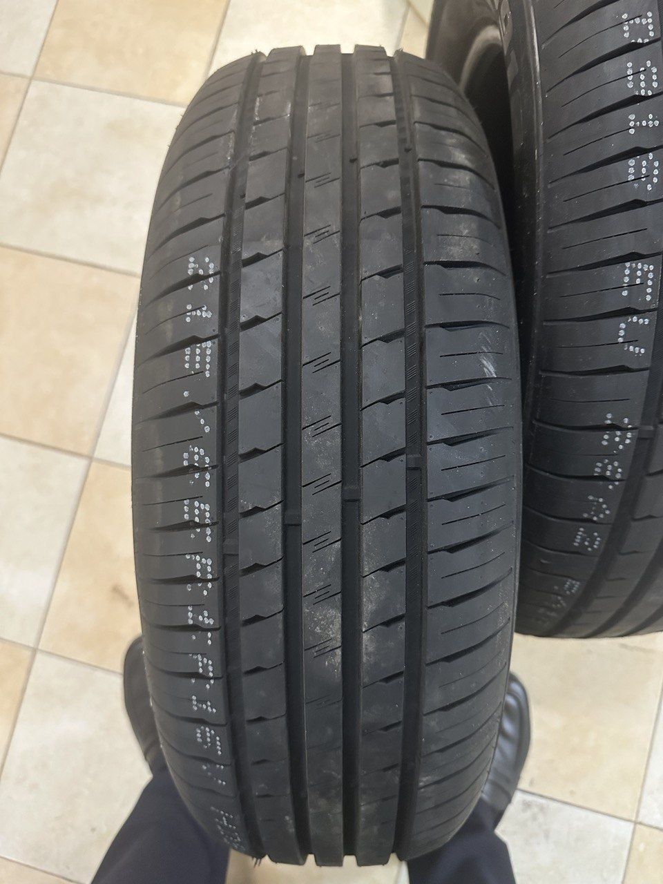 Продам новую резину 215/65 R16