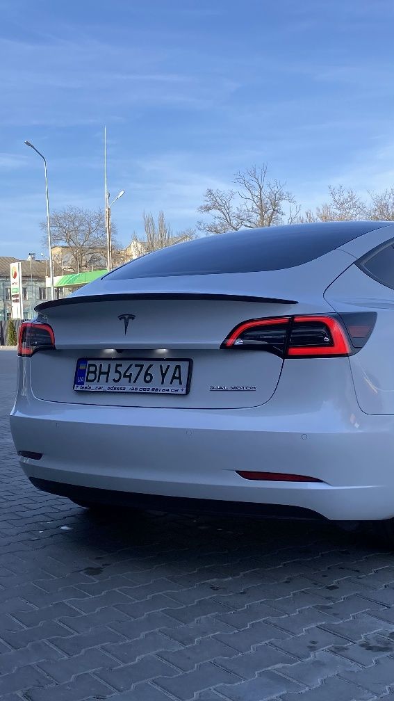 Тесла Model 3 Performance