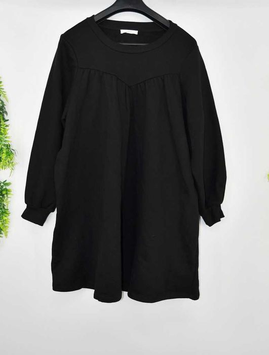 Gruba dresowa sukienka na polarku Reserved L