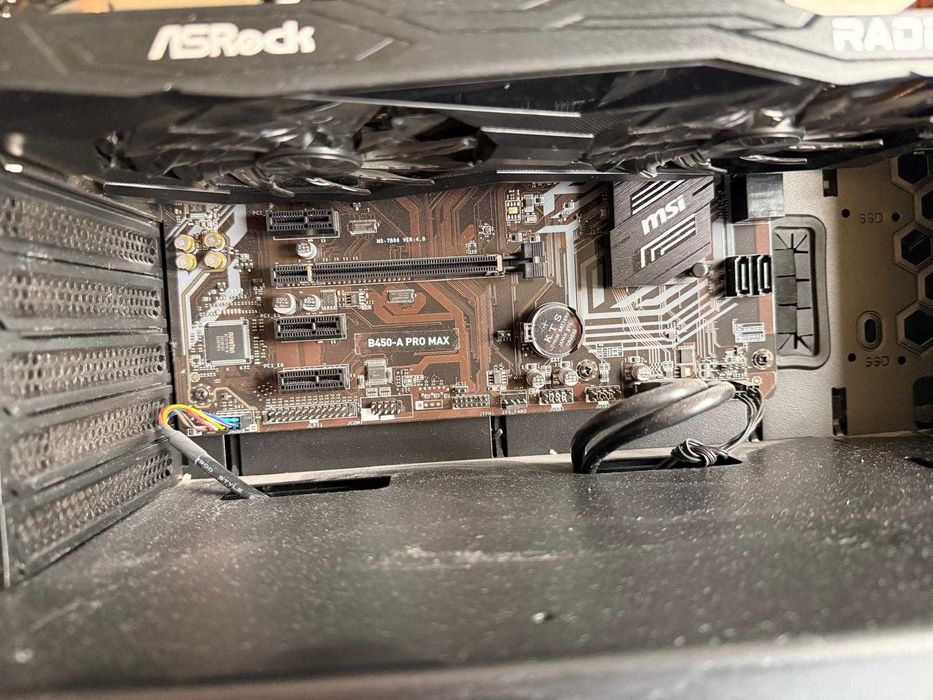 PC Ryzen 5 5600 / RX 6600XT / 16GB RAM / 256 GB