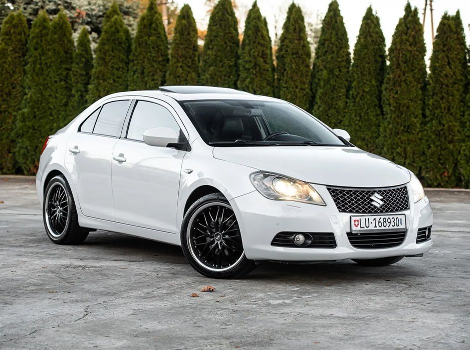 Suzuki Kizashi 2.4i 178KM 4x4 Skóra Xenon Navi Grzane Fotele Tempomat Parktronic