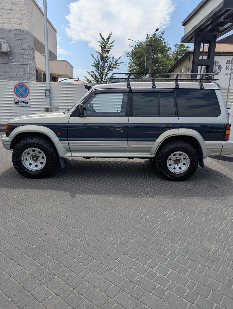 Mitsubishi Pajero 2
