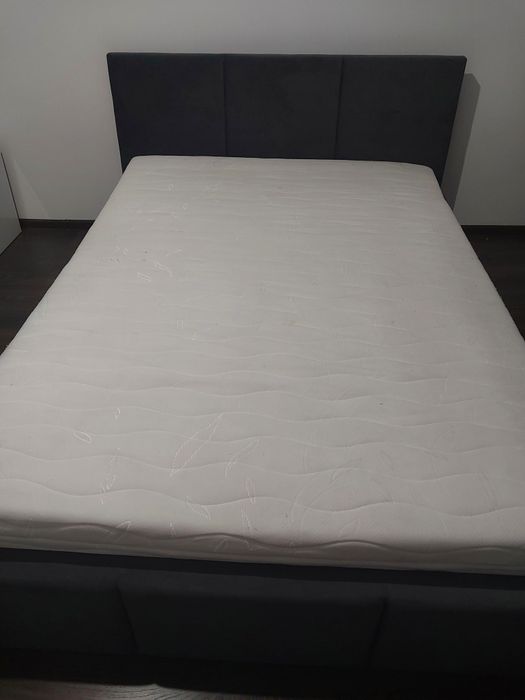 Łóżko z otwierana skrzynią i materacem