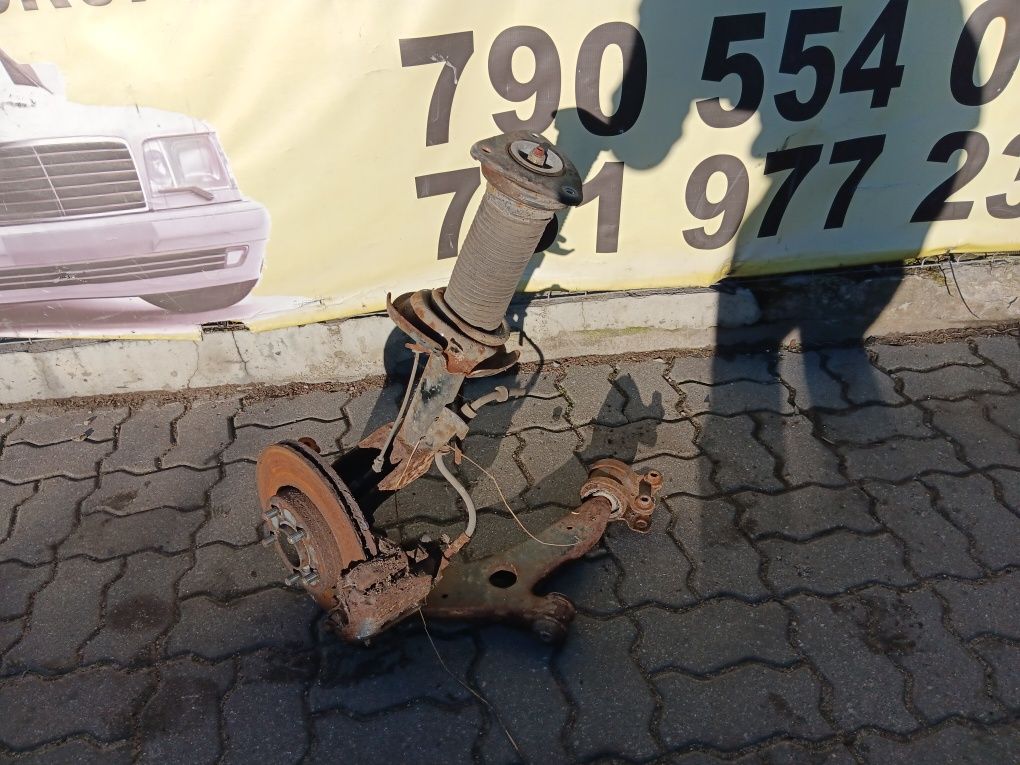 Ford Focus mk2 II amortyzator zwrotnica wahacz zacisk prawy przód benz