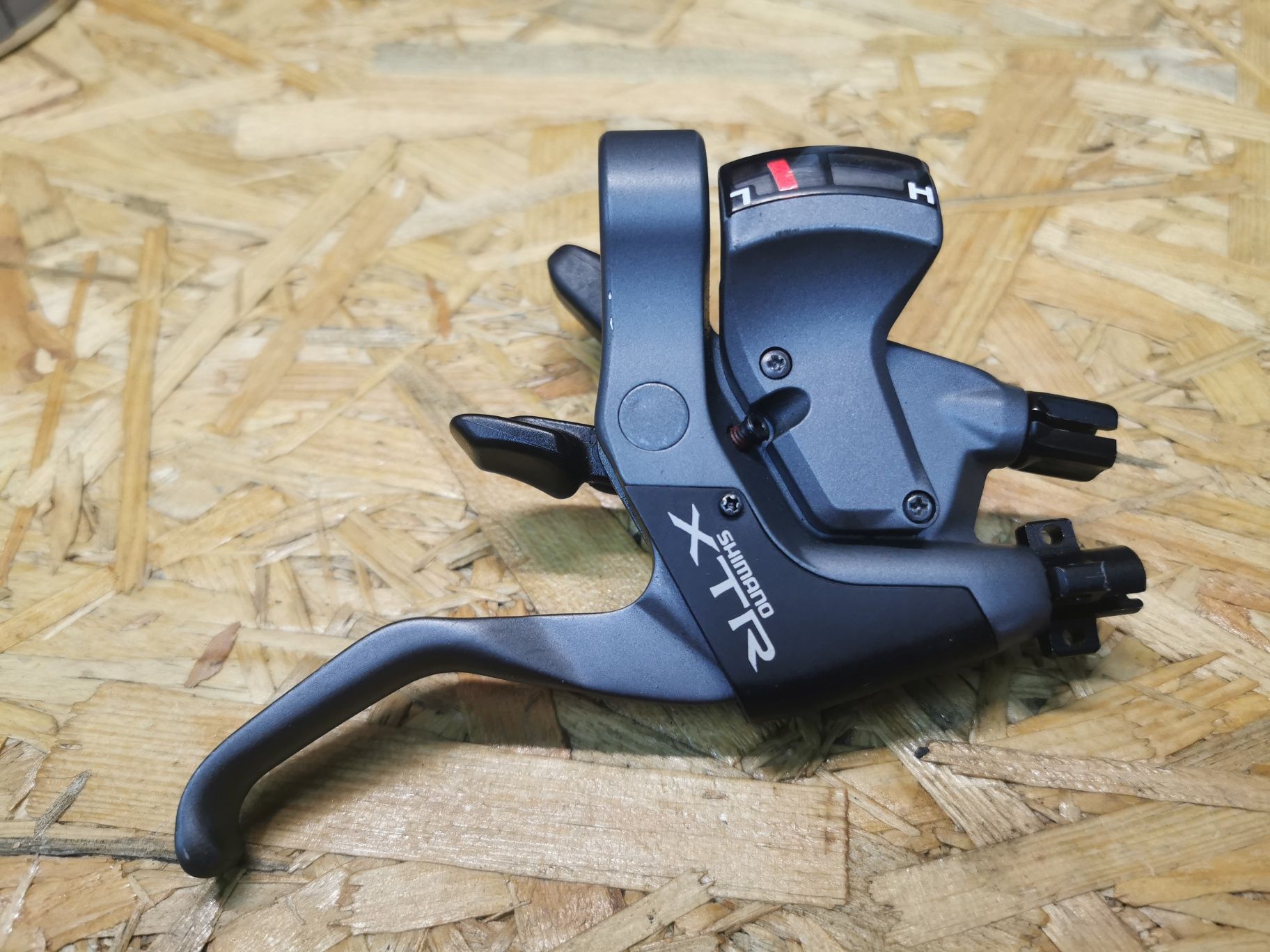 Prawa klamkomanetka Shimano XTR ST-M951 8s