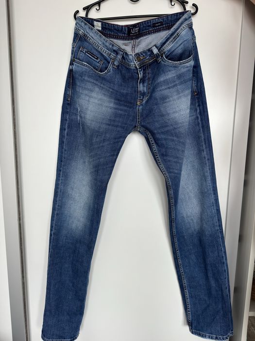 Продам джинсы ARMANI